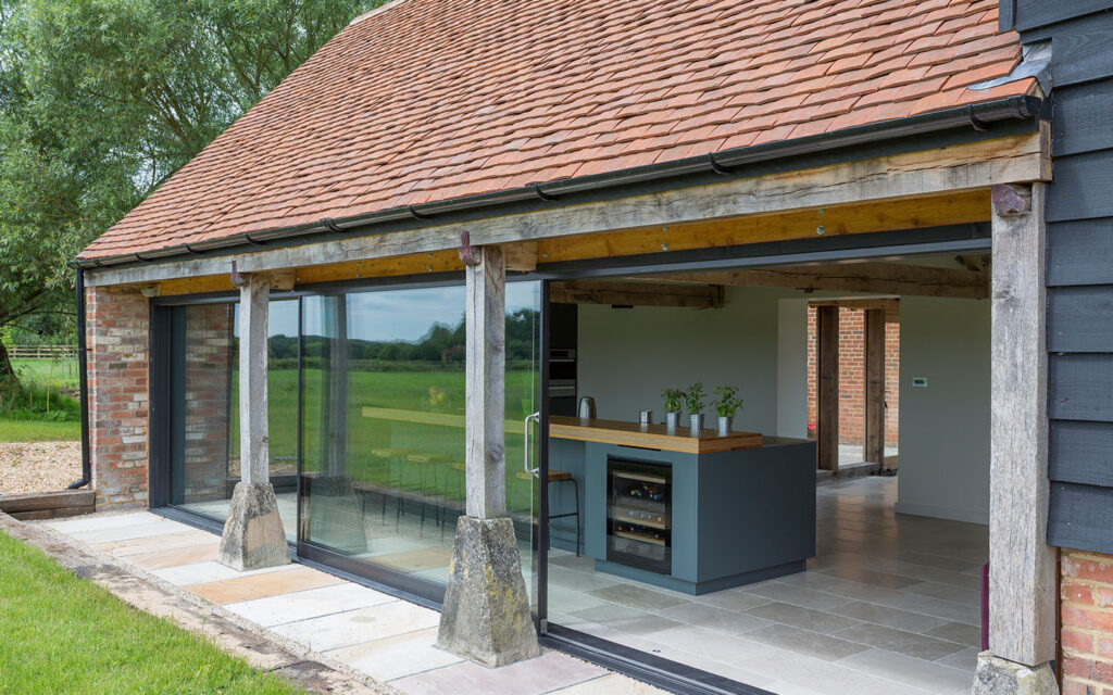 House with kitchen open to the outdoors